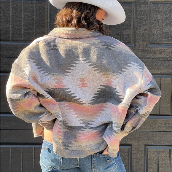 New boutique pink gray Aztec shacket jacket - Picture 8 of 9